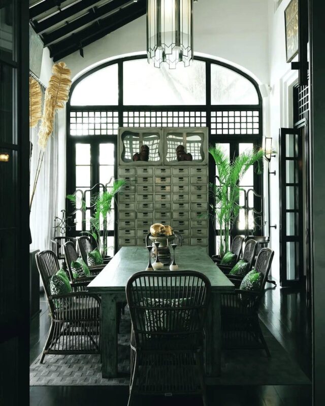 #repost @curatedbytheset Creativity is meaningfully integrated into every corner of @thesiambangkok You'll find it in the architecture, an homage to Bangkok's Art Deco era, and in the vinyl room, where guests can relax to the sounds of 20th-century icons including Ella Fitzgerald and Elvis Presley. A timeless favourite, The Siam continues to captivate seasoned travellers and the local set.

📷: @TokyoDame

#thesiam #thesiambangkok #TheSet #CuratedByTheSet #ExtraordinaryHotels #Bangkok